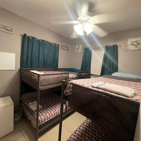Miami Vibes "Hostel-Like" Shared Room Норт Маями Екстериор снимка