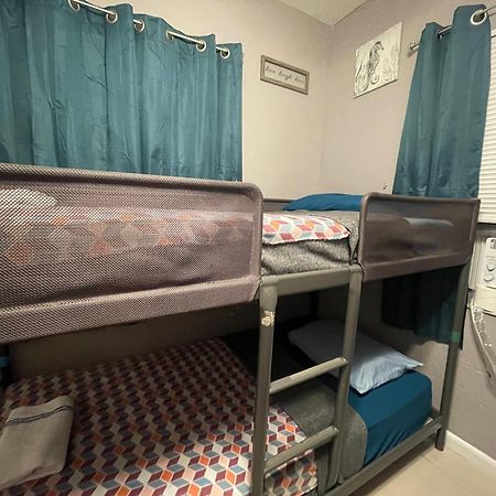 Miami Vibes "Hostel-Like" Shared Room Норт Маями Екстериор снимка