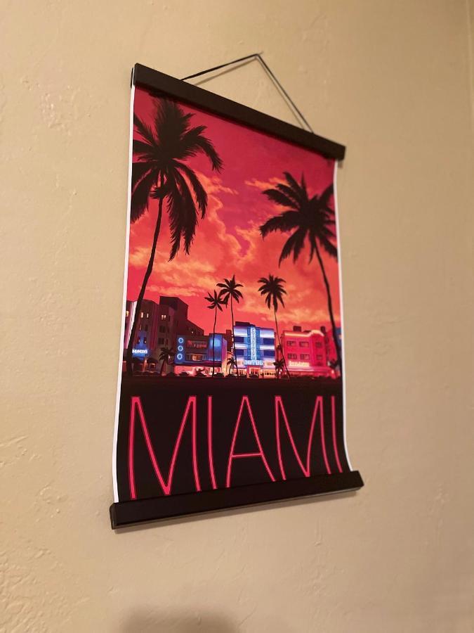 Miami Vibes "Hostel-Like" Shared Room Норт Маями Екстериор снимка