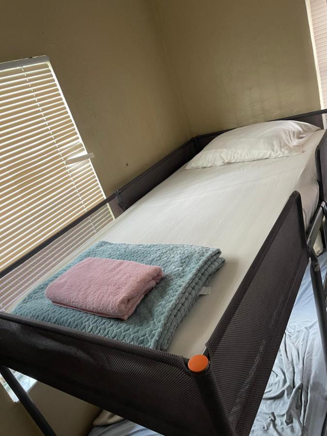 Miami Vibes "Hostel-Like" Shared Room Норт Маями Екстериор снимка