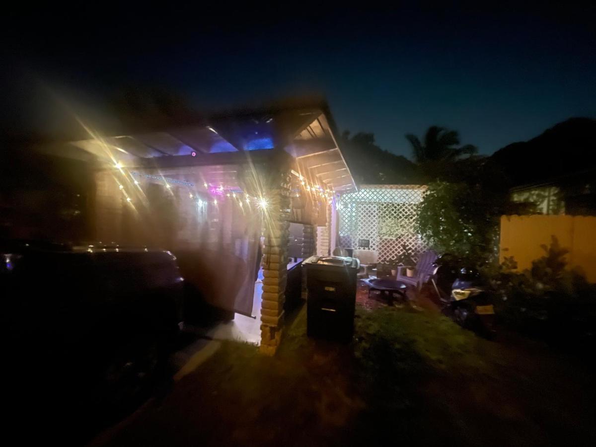 Miami Vibes "Hostel-Like" Shared Room Норт Маями Екстериор снимка