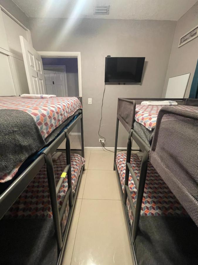 Miami Vibes "Hostel-Like" Shared Room Норт Маями Екстериор снимка