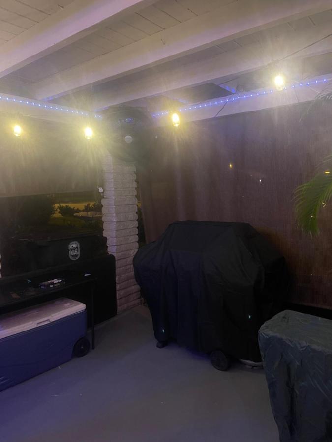 Miami Vibes "Hostel-Like" Shared Room Норт Маями Екстериор снимка