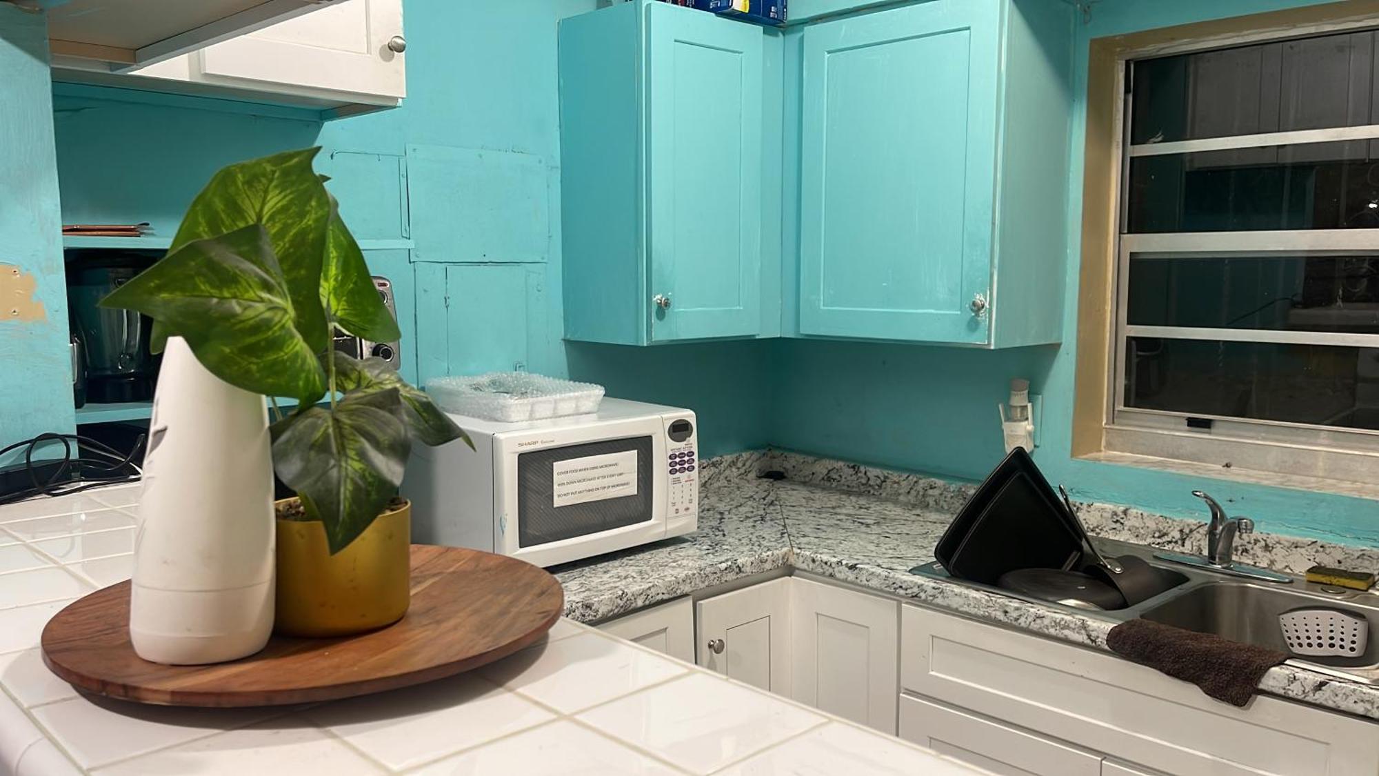Miami Vibes "Hostel-Like" Shared Room Норт Маями Екстериор снимка