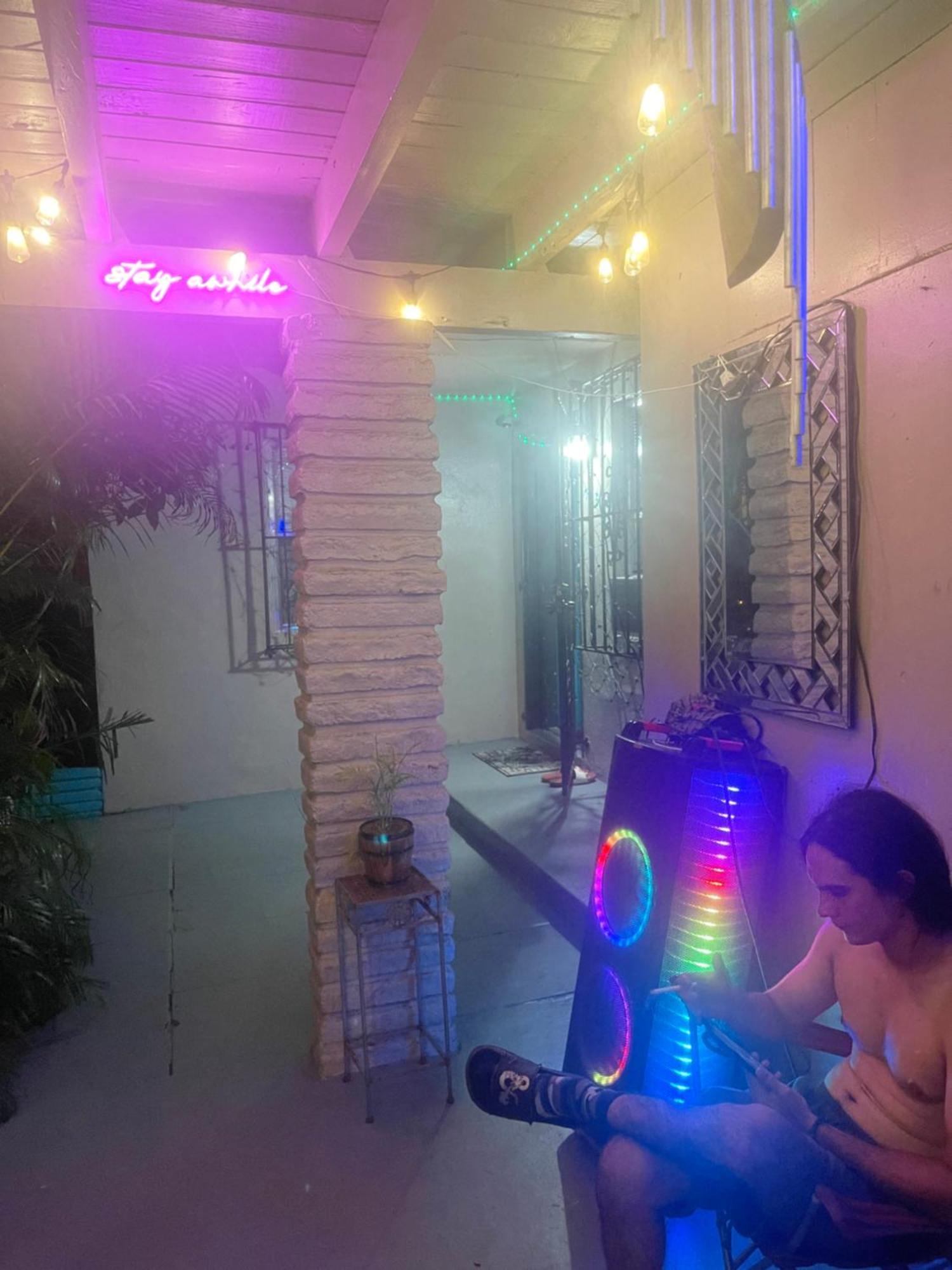 Miami Vibes "Hostel-Like" Shared Room Норт Маями Екстериор снимка