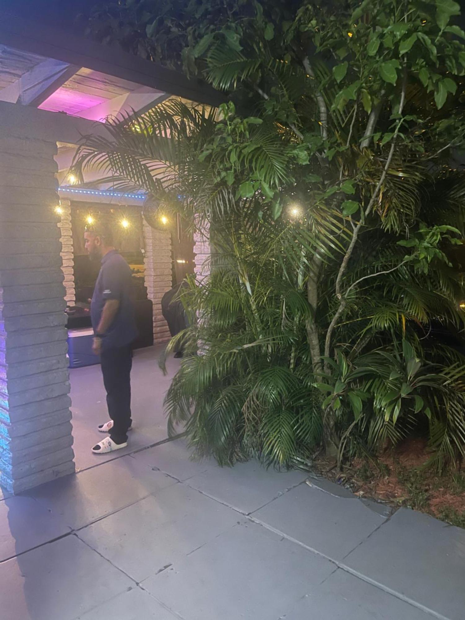 Miami Vibes "Hostel-Like" Shared Room Норт Маями Екстериор снимка