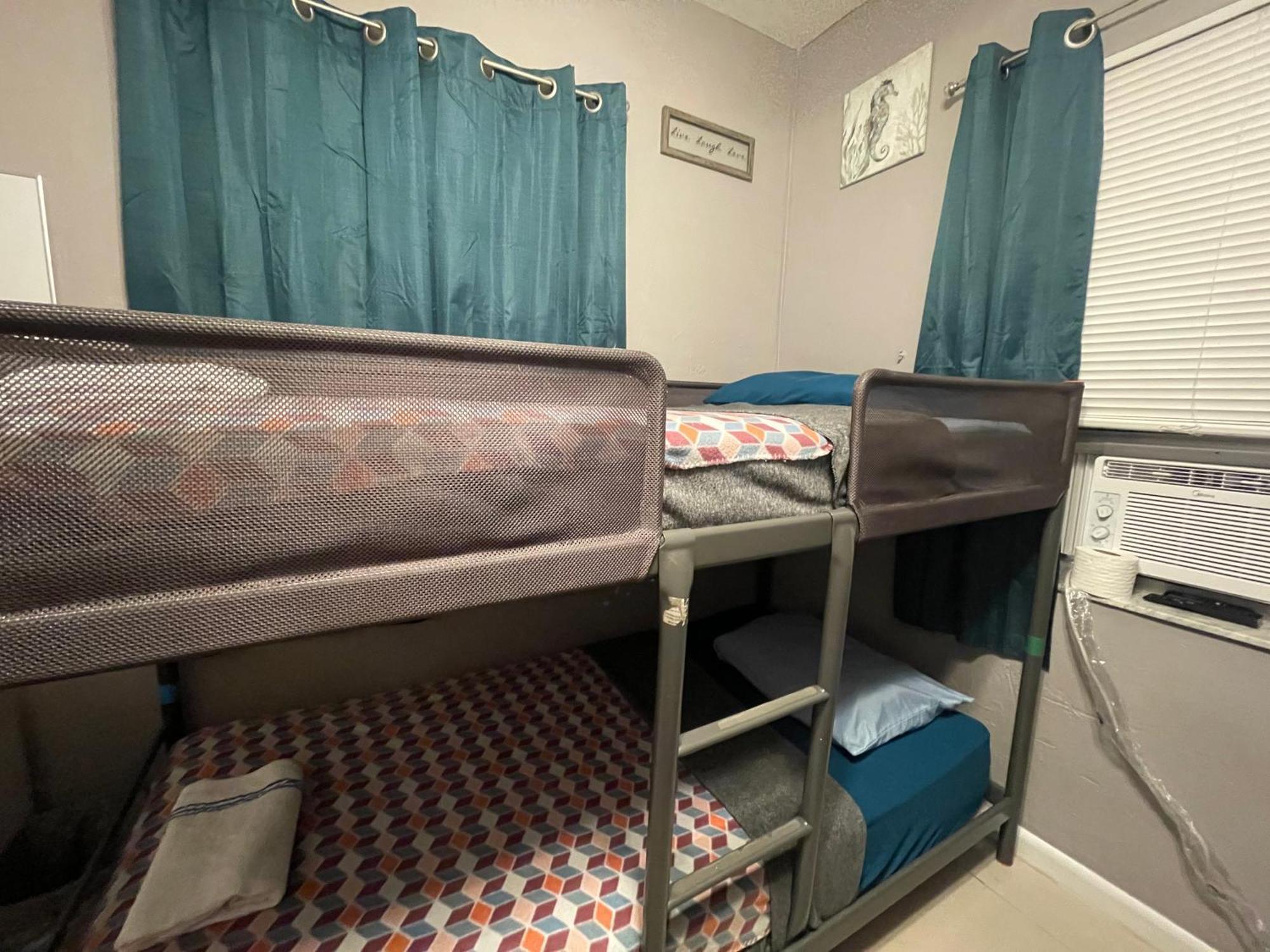 Miami Vibes "Hostel-Like" Shared Room Норт Маями Екстериор снимка